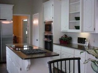 106 Pepperwood St, Lake Jackson, TX 77566