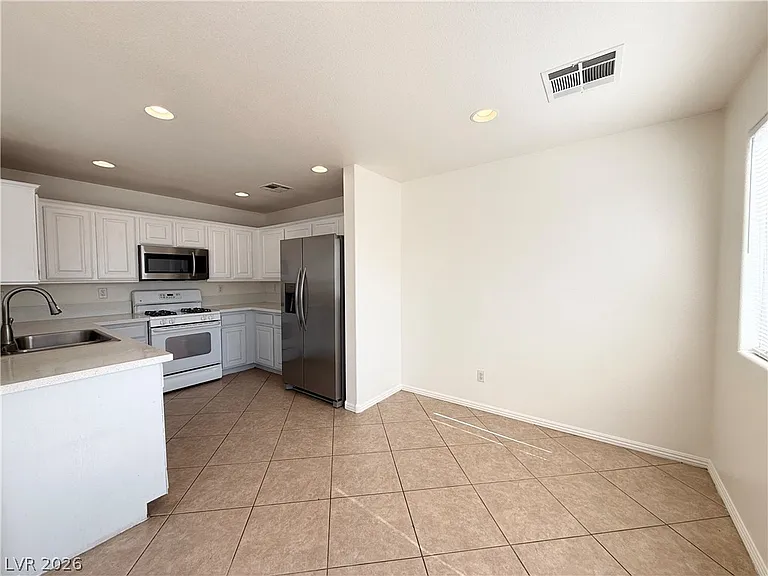 990 Cantabria Heights Ave — Photo 9