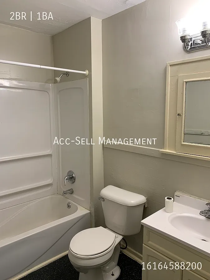 Upper 2BR/1BA Apartment at 922 Martin Luther King Jr. SE #2, Grand Rapids, MI 49507 — Photo 4