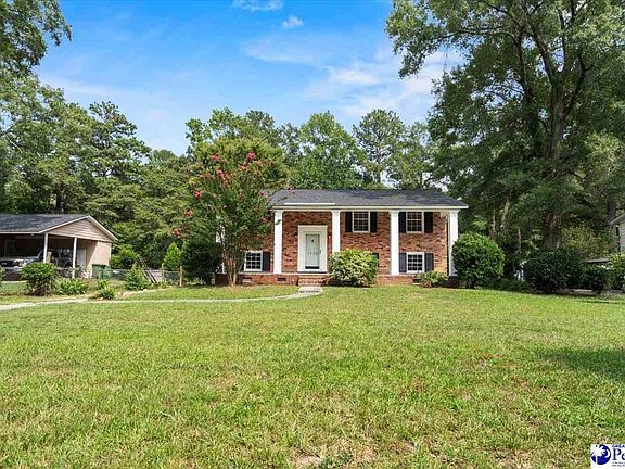 3rd image of 1770 Woods Dr