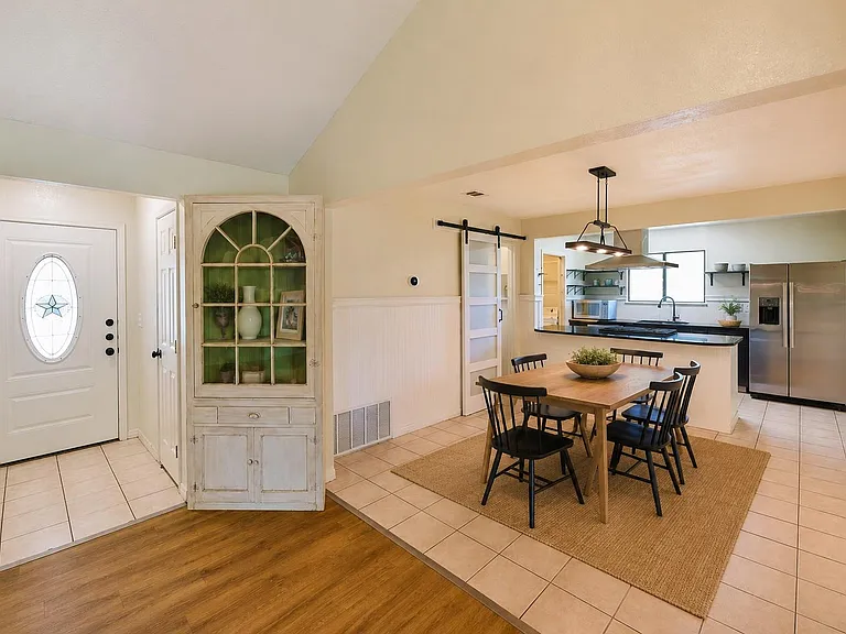 1105 Stratford Cv — Photo 12