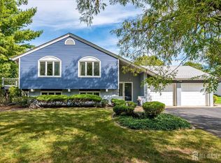 7 Gentore Ct, Edison, NJ 08820