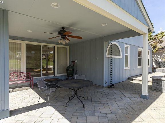 3rd image of 2823 SE Spyglass Dr
