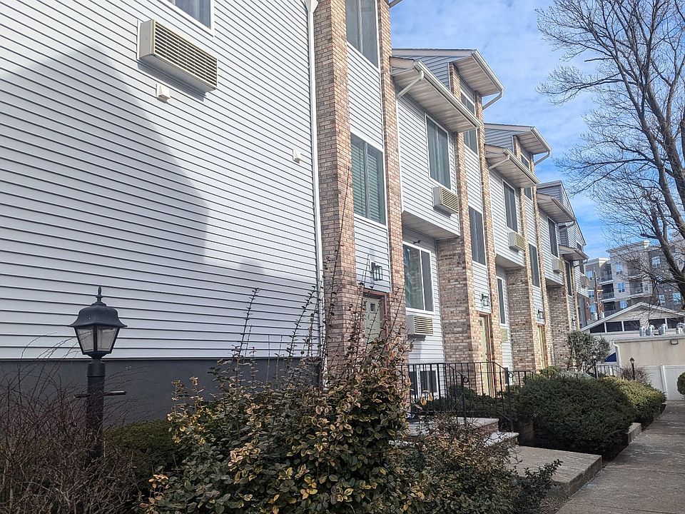 2nd image of 228 Johnson Ave APT 8