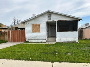 944 E St, Wasco, CA 93280