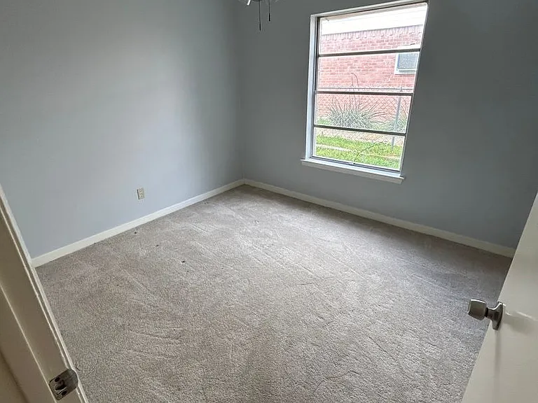 2750 Ridgewood St — Photo 11