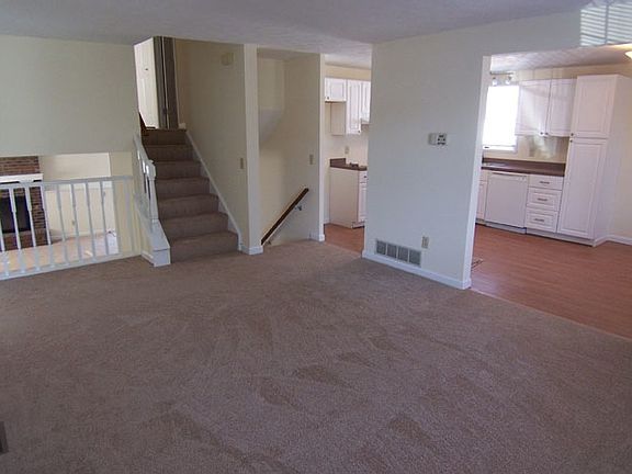 2nd image of 3286 Evergreen Cir