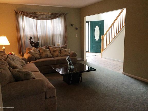 4th image of 265 Sandy Hook Ave