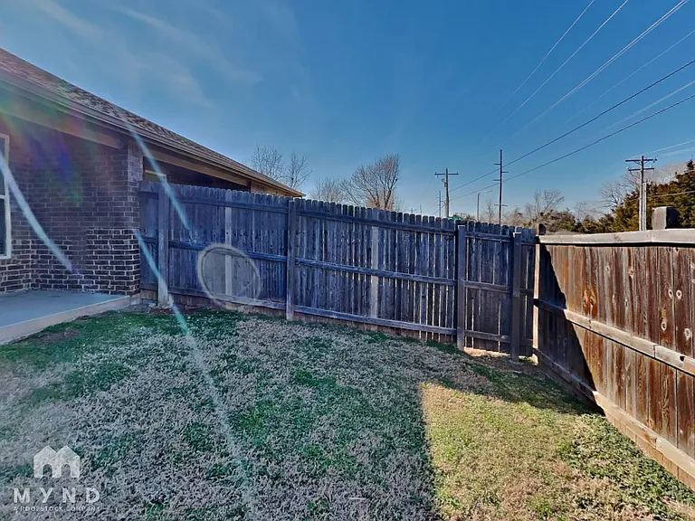 1003 Merlin Dr — Photo 25
