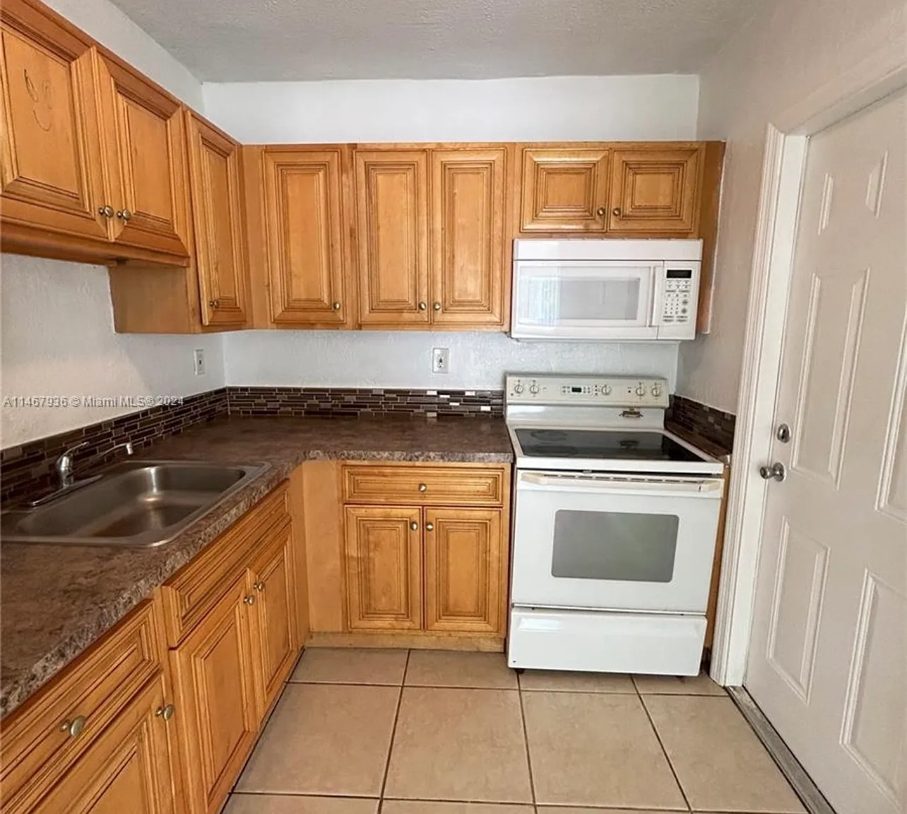 2 bed, 995 sqft, $1,850 — Photo 4