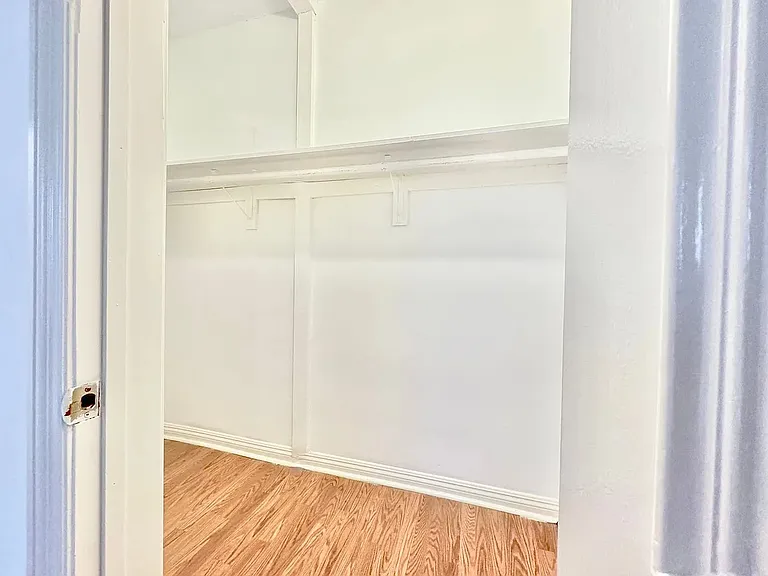 Reeves Apartments — Photo 15
