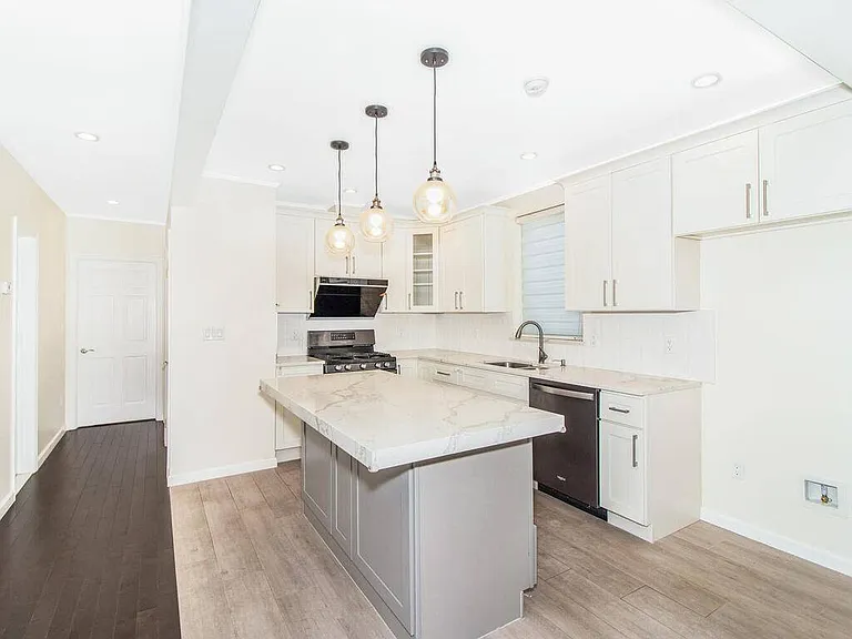 1141 Pugsley Ave #1 — Photo 1