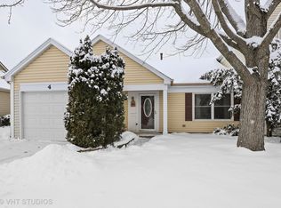 4 Sandhurst Rd, Mundelein, IL 60060