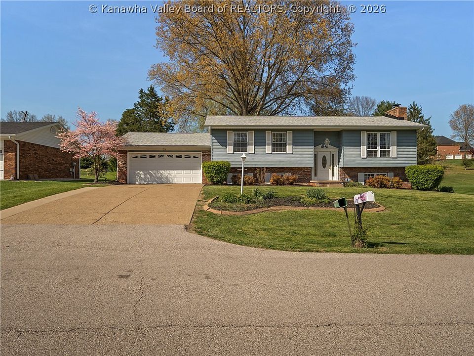 1st image of 33 Marilyn Rd