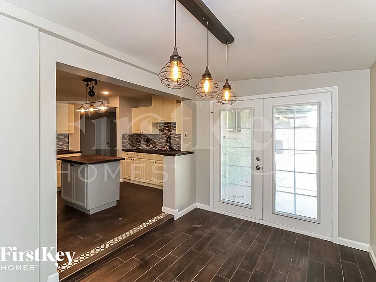 2206 E Arbor Cir — Photo 4