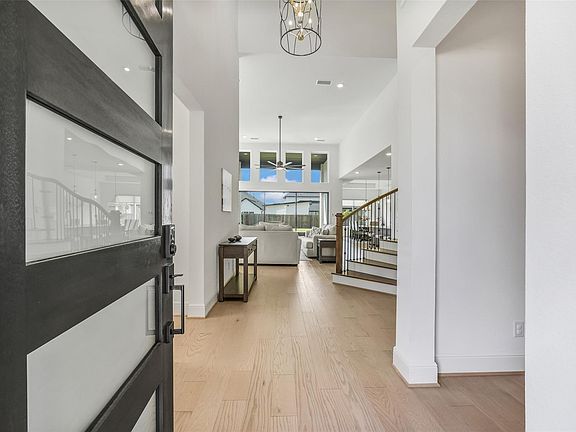 4th image of 2507 Fountain Breeze Drive