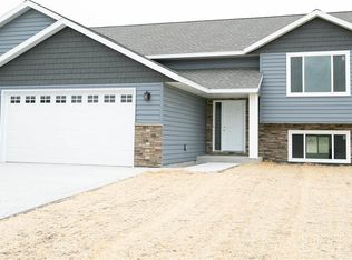 622 Beverly Cir, Henderson, MN 56044