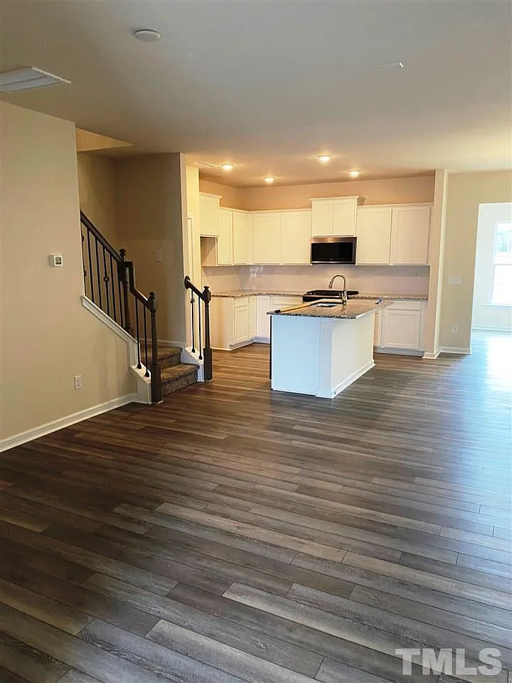 3 bed, 2.5 bath, 1560 sqft, $1,995 — Photo 4