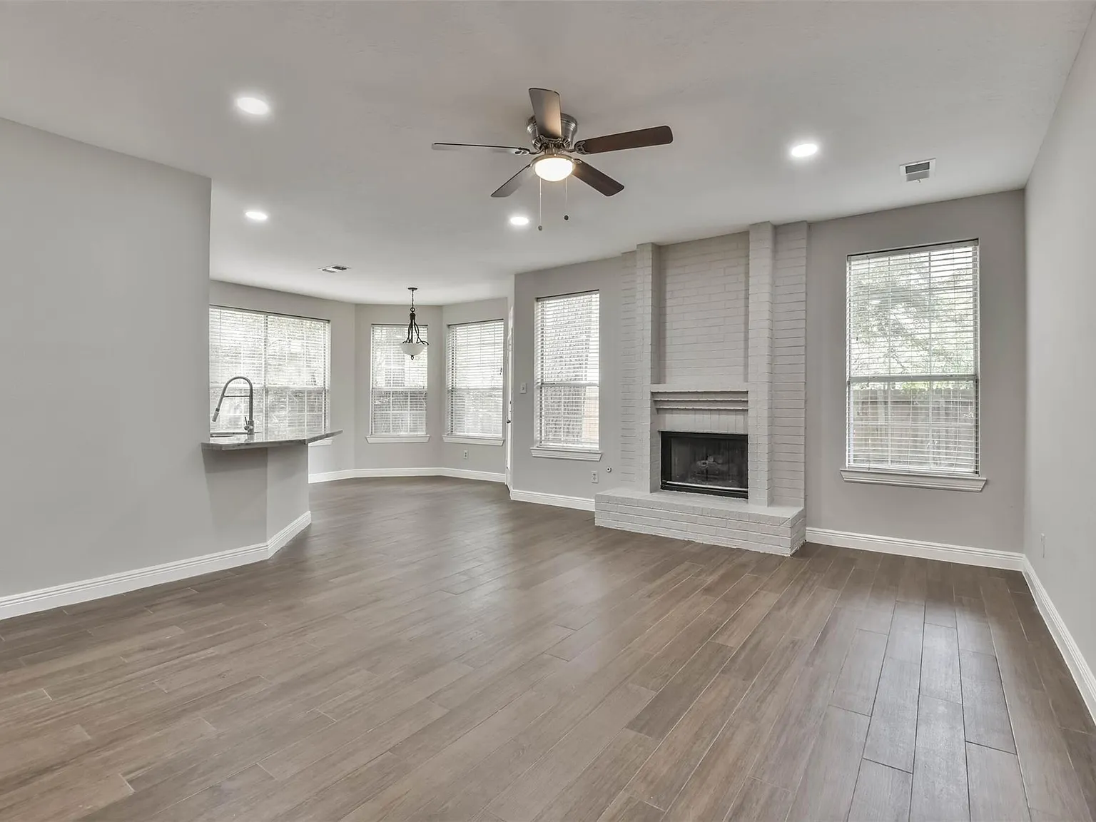 4 bed, 2.5 bath, 2609 sqft, $3,000 — Photo 4
