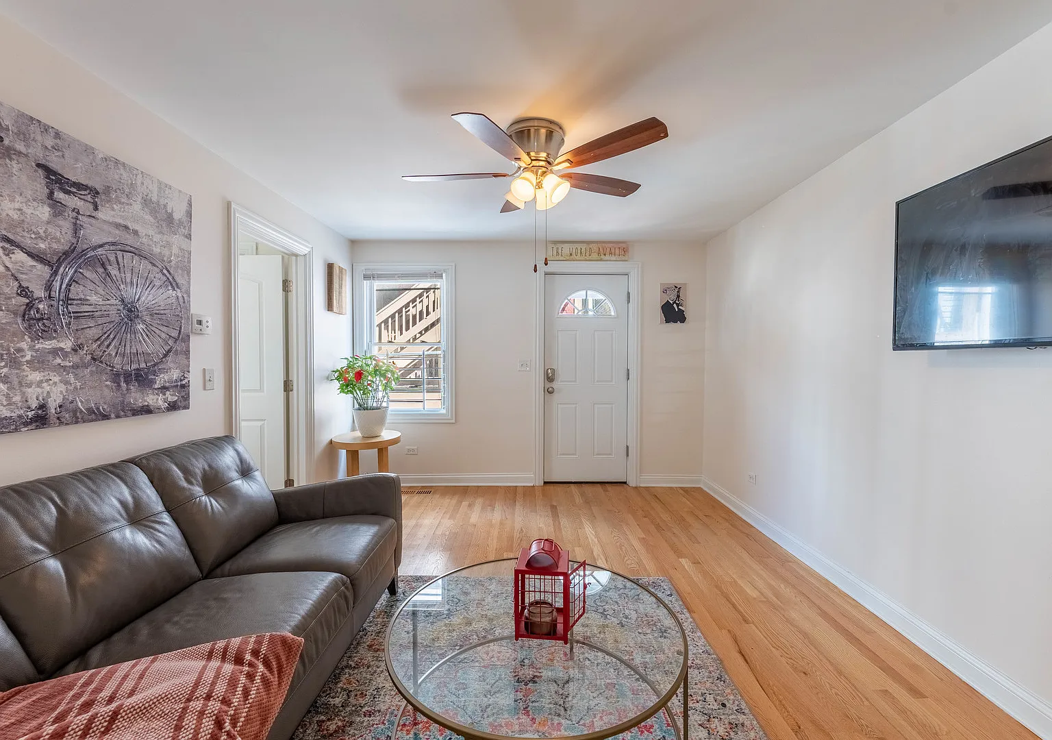 2 bed, 1.5 bath, 1000 sqft, $2,000 — Photo 2