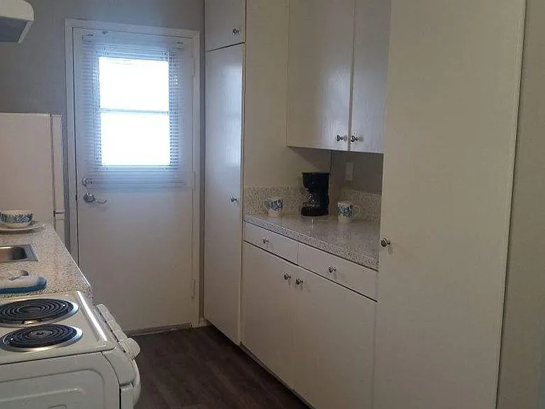 127 W Cypress St — Photo 25