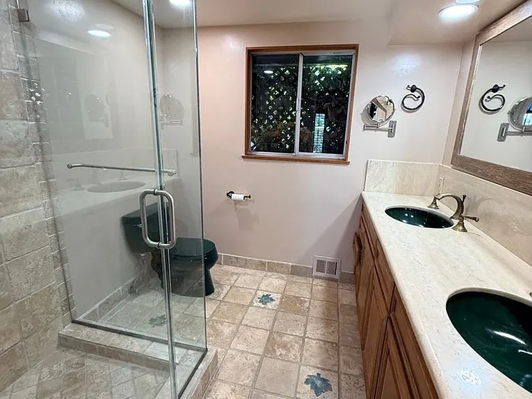2120 Highland Oaks Dr — Photo 16