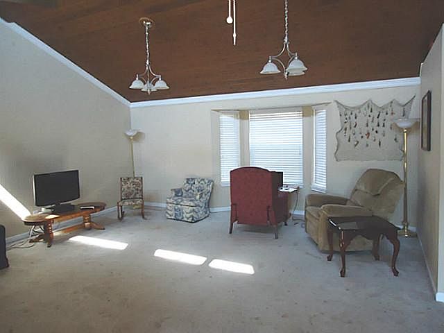 2nd image of 107 Oakwood Ln