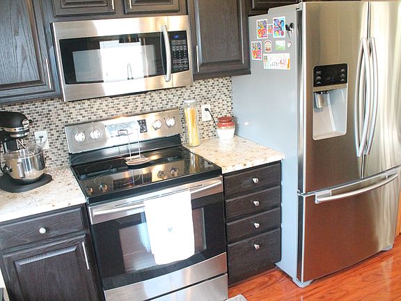 3rd image of 100 Wickfield Dr