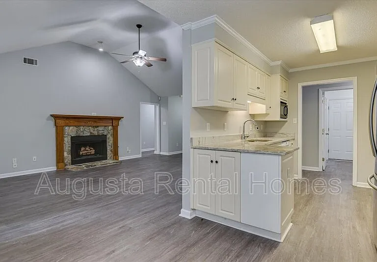 690 Monroe St — Photo 12