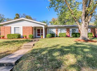 205 Clear Meadows Dr, Ballwin, MO