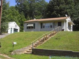 15 Ridge Hill Rd, Sturbridge, MA 01566