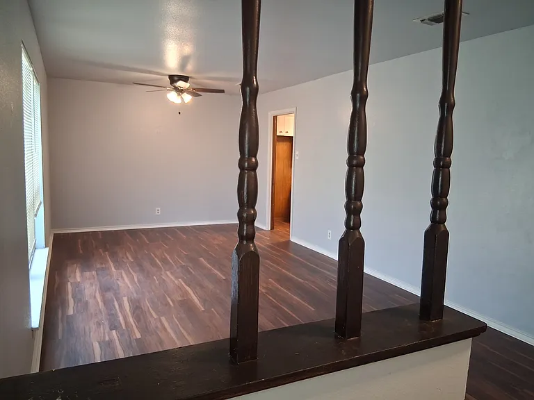 4411 Lakewood Dr — Photo 2