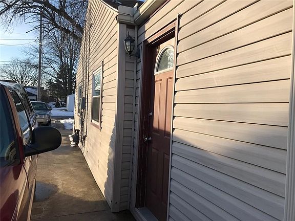 2nd image of 201 Cedarbrook Dr