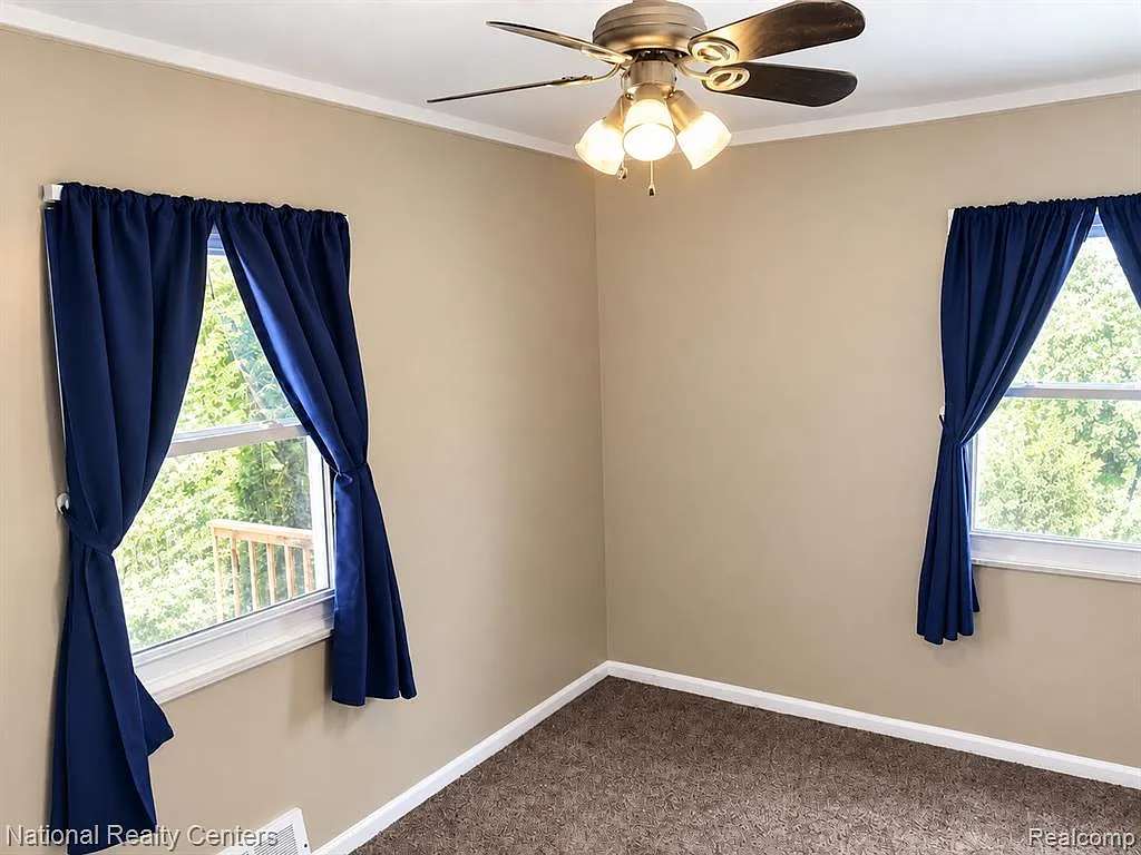 2 bed, 1.0 bath, 725 sqft, $1,200 — Photo 3