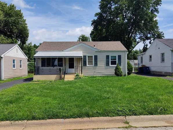 11021 Saint Girard Ln, Saint Ann, MO 63074