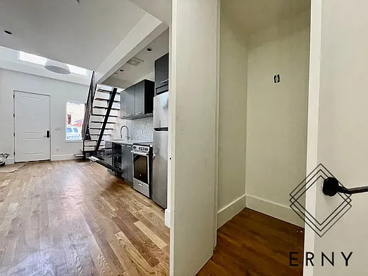 Rented by ERNY LLC | media 8