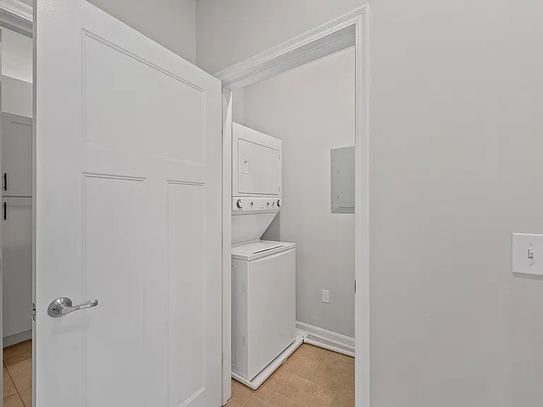 Monmouth Row Apartments — Photo 114