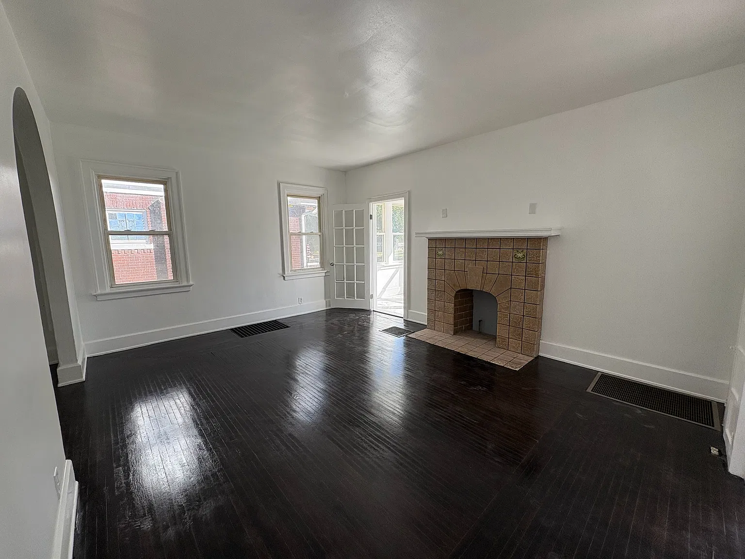 3 bed, 1.5 bath, 1965 sqft, $1,900 — Photo 3