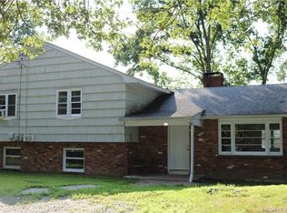 90 Hansen Rd, Norwich, CT 06360