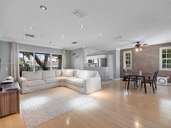 5th image of 730 NE 90th St Unit 112