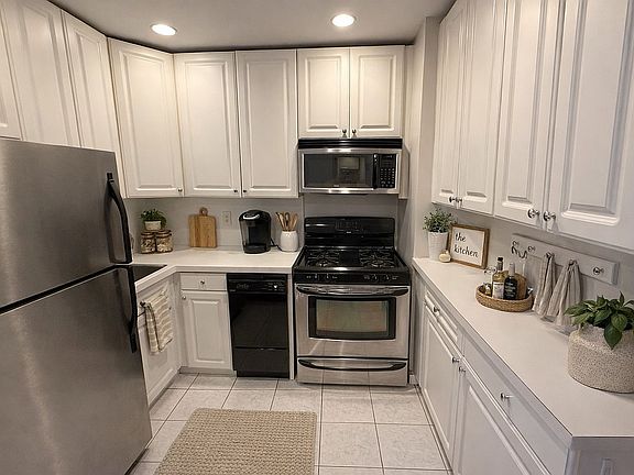 4th image of 133 Beach 120th St APT 2C