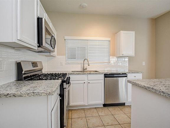 3rd image of 11840 Chanteloup Dr