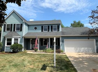 269 N Cambridge Dr, Geneva, IL 60134