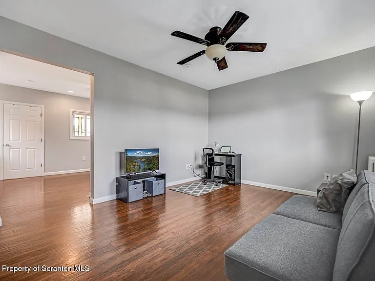 2725 Cedar Ave — Photo 12
