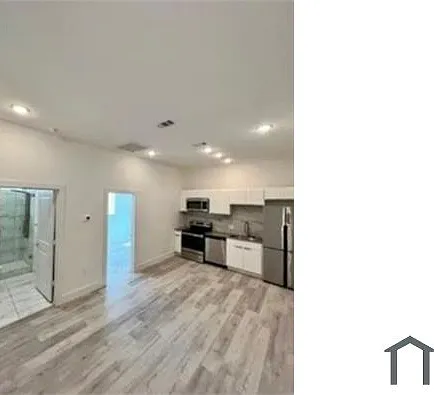 4514 Bryan St #202