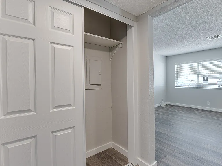 Red Rock Cove Apartments — Photo 24