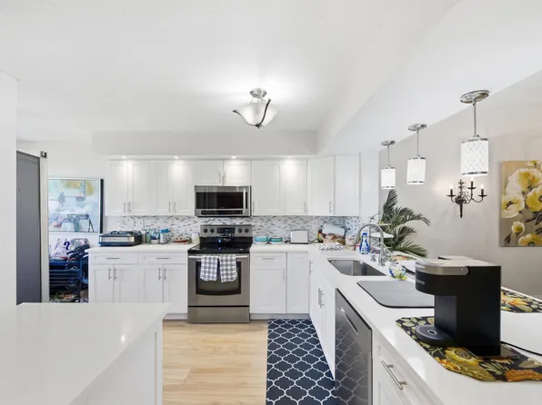 15461 Pembridge Drive #207, Delray Beach, FL 33484