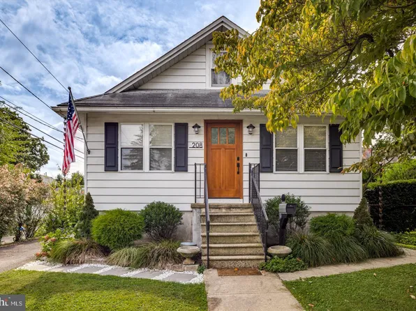 208 E Graisbury Ave, Audubon, NJ 08106