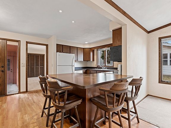 5th image of 918 E Windfield Pl #918