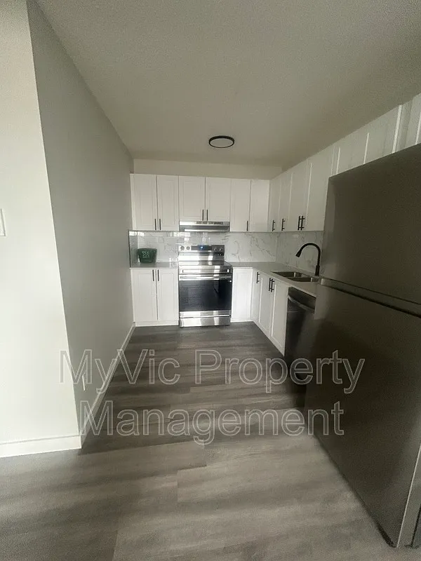 Studio, 1.0 bath, $999 — Photo 4